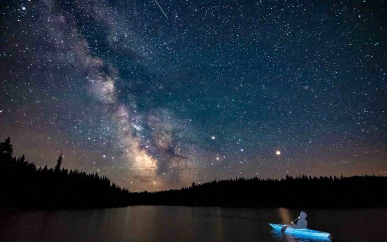 How to Kayak at Night? A Simple Guide