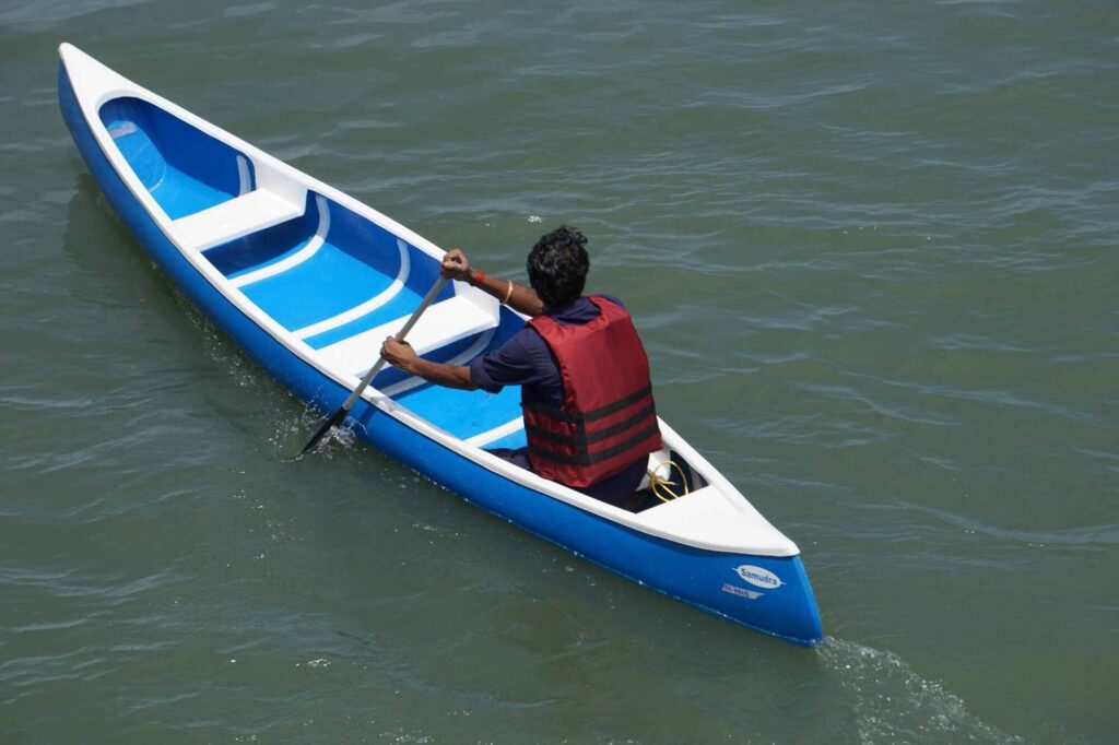 What is the Difference Between a Kayak and a Canoe