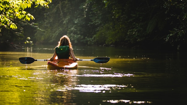 Eco-Friendly Transit Carpooling and Public Transport to Kayaking Destinations